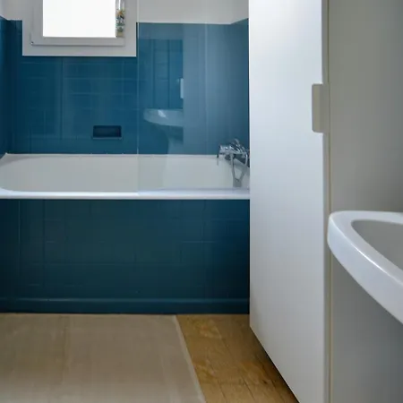 Beaux Climatises - 3 Pieces - Espaces Exterieurs - Parking - Proche