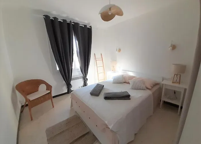 Appartement Beaux Climatisés - 3 Pièces - Espaces Extérieurs - Parking - Proche Hyères